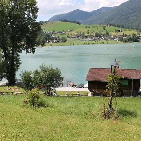 Lakeside Holiday On Lake With Garden *