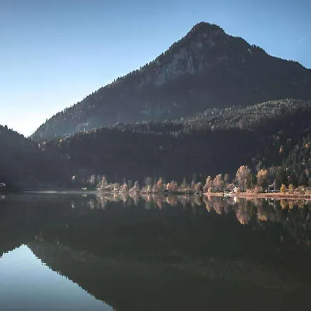 度假居 Lakeside Holiday On Lake With Garden *