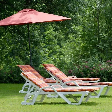 Lakeside Holiday On Lake With Garden 度假居 *